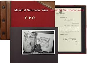 Sammlung von 24 Fotografien von historischen, im Museum des Gremiums hinterlegter Dokumente den P...