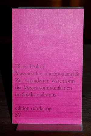 Seller image for Massenkultur und Spontaneitt. Zur vernderten Warenform der Massenkommunikation im Sptkapitalismus. Aufstze. (= edition suhrkamp 679). for sale by Altstadt-Antiquariat Nowicki-Hecht UG