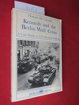 Imagen del vendedor de Kennedy and the Berlin wall crisis : a case study in U.S. decision making. Foreword by Martin J. Hillenbrand. [Sponsored by the Atlant. Council of the United States] a la venta por Versandantiquariat buch-im-speicher