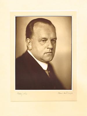 Montierte brauntonige Originalfotographie (Bromsilberabzug) um 1930.