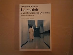 Seller image for Le Couloir: Une Infirmire Au Pays Du Sida (Collection Temoins) (French Edition) for sale by Le temps retrouv