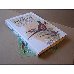 Bild des Verkufers fr THE PHEASANT: ECOLOGY, MANAGEMENT AND CONSERVATION. By David Hill and Peter Robertson. zum Verkauf von Coch-y-Bonddu Books Ltd