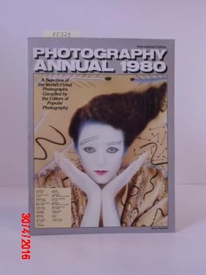 Immagine del venditore per Photography Annual 1980. A Selection of the World`s Finest Photographs. Compiled by the Editors of Popular Photography. venduto da Kunstantiquariat Rolf Brehmer