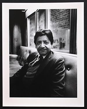 Portrait photographique de Vidiadhar Surajprasad Naipaul par Bruno de Monès (tirage vintage signé)