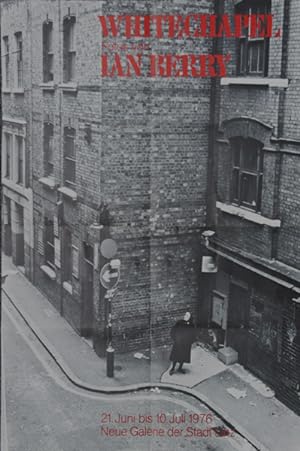 Bild des Verkufers fr Whitechapel. Fotos von Ian Berry [Ausstellungsplakat]. zum Verkauf von Georg Fritsch Antiquariat