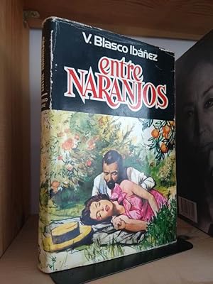 Imagen del vendedor de Entre naranjos a la venta por Libros Antuano