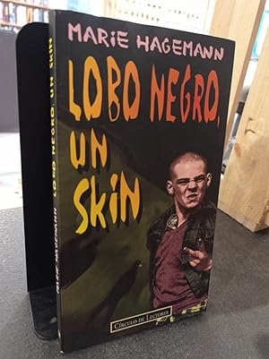 Imagen del vendedor de Lobo negro, un skin a la venta por Libros Antuano