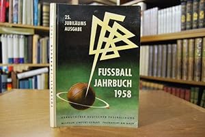 Bild des Verkufers fr Fussball Jahrbuch 1958 herausgegeben vom Deutschen Fussball-Bund e.V. 25. Jahrgang. zum Verkauf von Gppinger Antiquariat