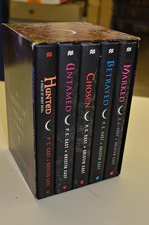 Bild des Verkufers fr The House of Night Collection - Marked / Betrayed / Chosen / Untamed / Hunted zum Verkauf von By The Lake Books