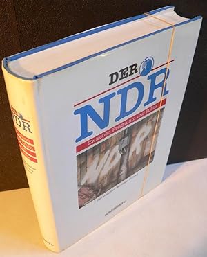 Der NDR zwischen Programm und Politik. Beiträge zu seiner Geschichte. Mit Beiträgen von Klaus Ber...