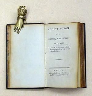 Bild des Verkufers fr Constitution de la Rpublique Franaise de l?an VIII [1799-1800]. Et table analityque raisone des matiers par ordre alphabtique. zum Verkauf von antiquariat peter petrej - Bibliopolium AG