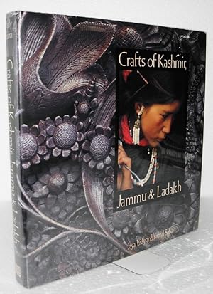Imagen del vendedor de Crafts of Kashmir, Jammu and Ladakh a la venta por Blind-Horse-Books (ABAA- FABA)