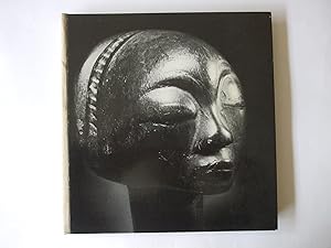 AFRIKANISCHE SKULPTUREN Beschreibender Katalog / AFRICAN SCULPTURE A Descriptive Cataloge