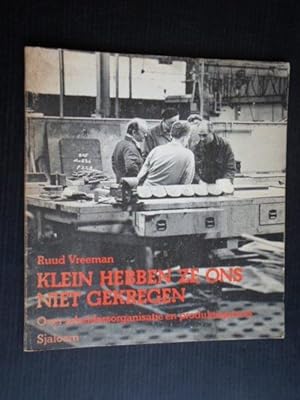 Image du vendeur pour Klein hebben ze ons niet gekregen, Over arbeidersorganisatie en produktieproces mis en vente par Stadion Books