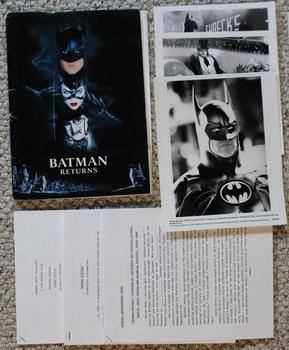 Imagen del vendedor de BATMAN RETURNS - Three B&W Promotion Photos; Opening Annoucement Story; Screenplay; Production Information; a la venta por Comic World