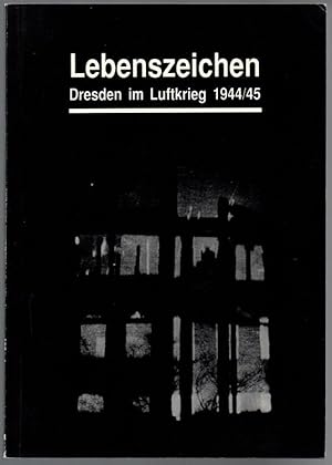 Image du vendeur pour Lebenszeichen. Dresden im Luftkrieg 1944/45. Dokumentation der Ausstellung - August 1989 bis April 1990. mis en vente par Antiquariat Puderbach