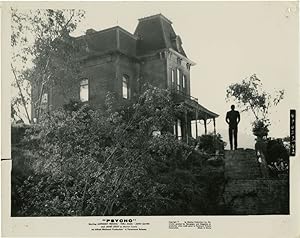 Imagen del vendedor de Psycho (Original photograph of Anthony Perkins in front of the Bates Motel, from the 1960 film) a la venta por Royal Books, Inc., ABAA