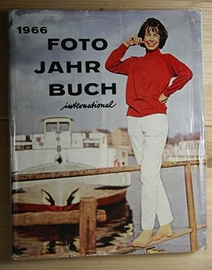 Fotojahrbuch . 1966 . Hrsg.: Zentrale Kommission Fotografie der DDR