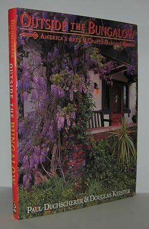 Imagen del vendedor de OUTSIDE THE BUNGALOW America's Arts and Crafts Garden a la venta por Evolving Lens Bookseller