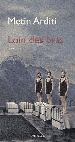 Immagine del venditore per Loin des bras venduto da Chapitre.com : livres et presse ancienne