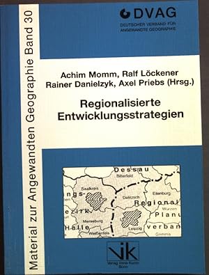 Image du vendeur pour Regionalisierte Entwicklungsstrategien : Beispiele und Perspektiven integrierter Regionalentwicklung in Ost- und Westdeutschland. Material zur angewandten Geographie ; Bd. 30 mis en vente par books4less (Versandantiquariat Petra Gros GmbH & Co. KG)