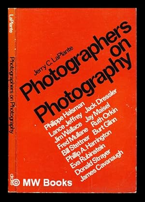 Immagine del venditore per Photographers on photography venduto da MW Books Ltd.
