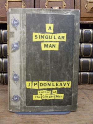 Image du vendeur pour A Singular Man mis en vente par Kennys Bookshop and Art Galleries Ltd.