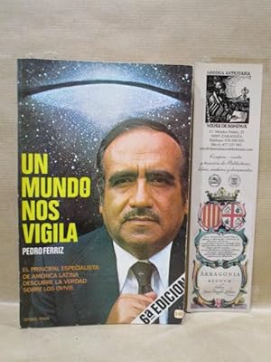 Seller image for UN MUNDO NOS VIGILA. for sale by LIBRERIA ANTICUARIA LUCES DE BOHEMIA