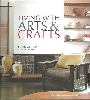 Immagine del venditore per LIVING WITH ARTS & CRAFTS venduto da Gibbs Books