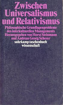 Seller image for Zwischen Universalismus und Relativismus. Philosophische Grundlagenprobleme des interkulturellen Managements. Suhrkamp-Taschenbuch Wissenschaft 1380. for sale by Fundus-Online GbR Borkert Schwarz Zerfa