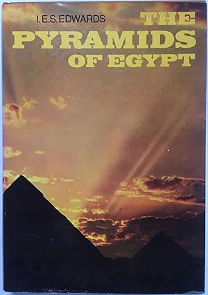 Image du vendeur pour The pyramids of Egypt mis en vente par Meretseger Books