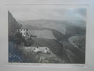 Imagen del vendedor de Blick auf die Klause (bei Kastel) und Saartal. Signierte Original-Photographie von ca. 1930 a la venta por Versandantiquariat Ruland & Raetzer