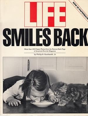 Bild des Verkufers fr LIFE - Smiles Back More than 200 Classic Photos from the Famous Back Page of Americas Favorite Magazine zum Verkauf von Graphem. Kunst- und Buchantiquariat