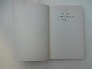 Zelte in der roten Wüste.