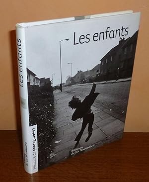 Bild des Verkufers fr Les enfants. Mmoire de photographes. Paris. ditions de la martinire. 2001. zum Verkauf von Mesnard - Comptoir du Livre Ancien