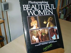 Immagine del venditore per Photographing beautiful women. venduto da Antiquariat im Schloss