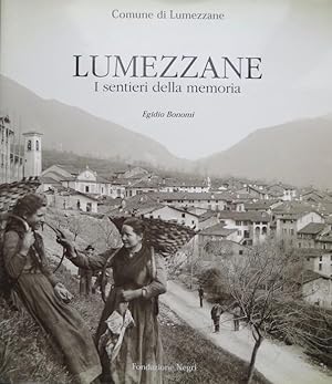 Imagen del vendedor de Lumezzane: i sentieri della memoria.: Testi Egidio Bonomi. Grafica e impaginazione Studio Negri. Consulenza alle fotoriproduzioni Adriano Battarin. Archivio fotografico Negri; 8. a la venta por Studio Bibliografico Adige