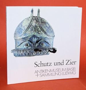 Schutz und Zier. Helme aus dem Antikenmuseum Berlin und Waffen anderer Sammlungen.