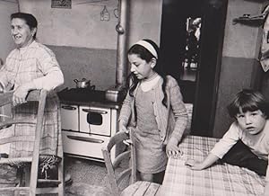 Imagen del vendedor de Antonia Grande Lippa con le due figlie a la venta por LibriSenzaData