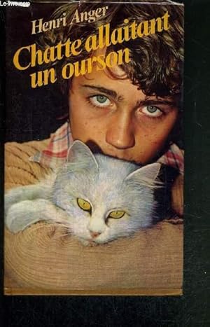 Image du vendeur pour CHATTE ALLAITANT UN OURSON mis en vente par Le-Livre