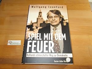 Bild des Verkufers fr Spiel mit dem Feuer : Russlands schmerzhafter Weg zur Demokratie. zum Verkauf von Antiquariat im Kaiserviertel | Wimbauer Buchversand