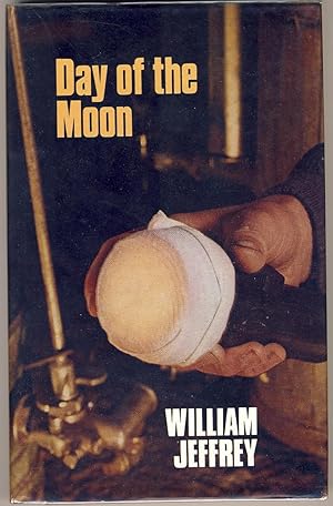 Seller image for DAY OF THE MOON for sale by Gene Zombolas