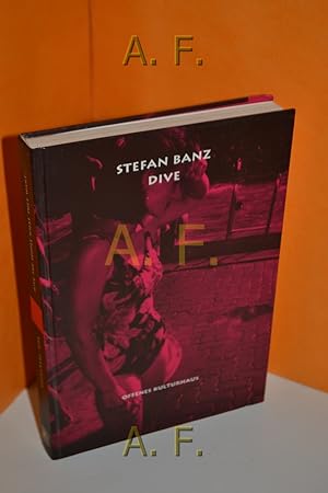 Image du vendeur pour Dive [26.4. - 24.5.1996]. [Ausstellung Stefan Banz. Dive - Give the People What they Want. Hrsg.: Offenes Kulturhaus des Landes O. Katalog-Konzept.: Stefan Banz und Martin Sturm. Red.: Stefan Banz . bers.: Simon Lenz .] / Offenes Kulturhaus: Schriftenreihe Offenes Kulturhaus , 20 mis en vente par Antiquarische Fundgrube e.U.