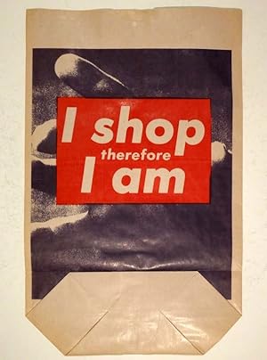 I shop therefore I am". Fotolithografie (1990). Schwarz und rot bedruckte Papiertüte. Köln, Kölni...