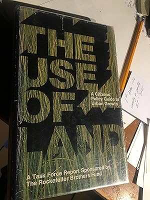 Seller image for THE USE OF LAND : A CITIZEN'S POLICY GUIDE TO URBAN GROWTH, a Task Force Report Sponsored By the Rockefeller Brothers Fund for sale by Bristlecone Books  RMABA