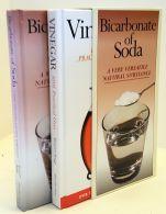 Image du vendeur pour 1001 Practical Uses of Vinegar / Bicarbonate of Soda A Very Versatile Natural Substance - Box Set mis en vente par Books Written By (PBFA Member)