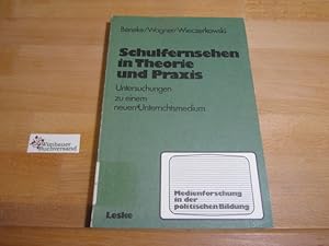 Imagen del vendedor de Schulfernsehen in Theorie und Praxis : Unters. zu e. neuen Unterrichtsmedium. ; Harald Wagner ; Wilhelm Wieczerkowski. Unter Mitarb. von: Horst Heidbrink . / Medien in der politischen Bildung ; Bd. 2 a la venta por Antiquariat im Kaiserviertel | Wimbauer Buchversand