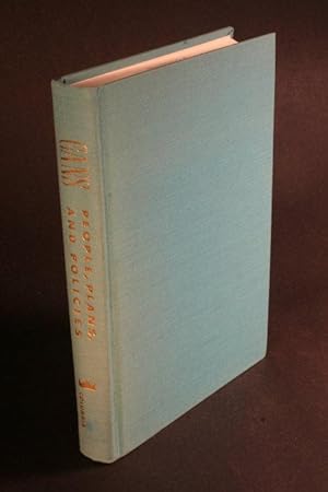 Bild des Verkufers fr People, plans, and policies. Essays on poverty, racism, and other national urban problems. zum Verkauf von Steven Wolfe Books