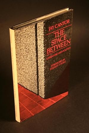 Bild des Verkufers fr The space between. Literature and politics. Foreword by Stanley Cavell zum Verkauf von Steven Wolfe Books