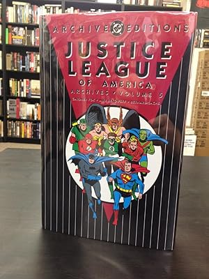 Image du vendeur pour Justice League of America Archives, Volume 5 mis en vente par THE PRINTED GARDEN, ABA, MPIBA